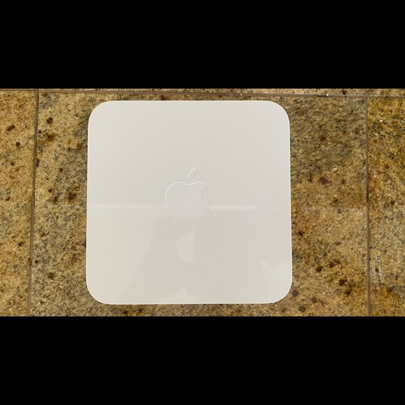 Apple A1408 Airport Extreme Base Station 5th
Gen WirelessRouter and - Picture 4 of 16